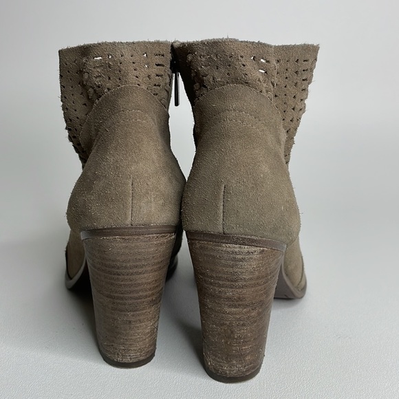 Vince Camuto Suede Laser Cut Ankle Booties Grey Wooden Heel Perforated Size 9 - Picture 3 of 16